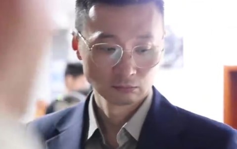 刘炜更衣室演讲：我不想在这里停下 我们还能再往前冲一下