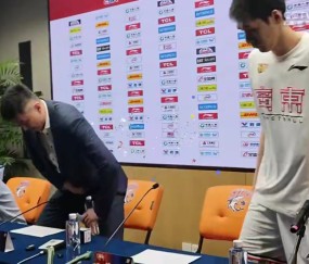 最后时刻发球罚球困扰中国球员?杜锋:这是CBA 下次问下郭导