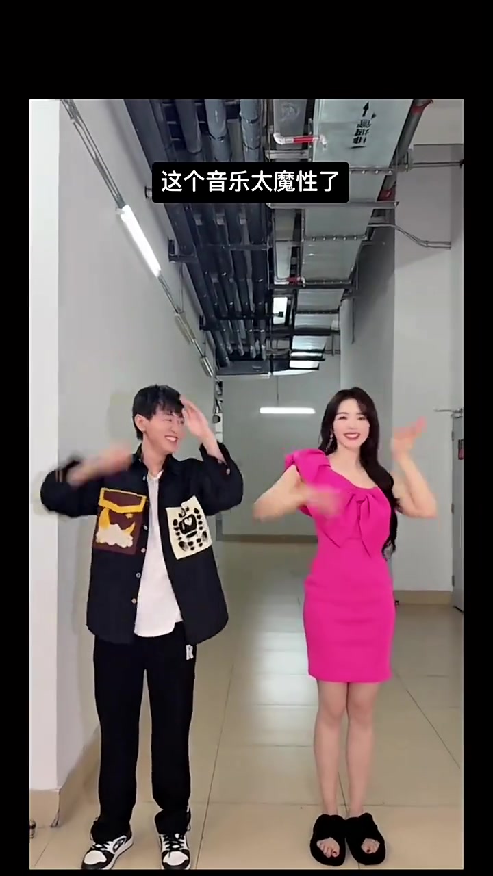 余霜分享视频：抓到一个ssm，这个音乐太魔性了