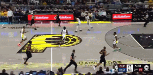 外线开炮！奥科罗和亨特先后飙中三分 骑士领先两位数打停步行者