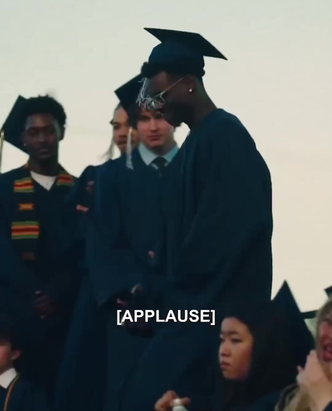 笑死?詹姆斯参加布莱斯毕业典礼 后者上台老头发出gigigi~怪叫