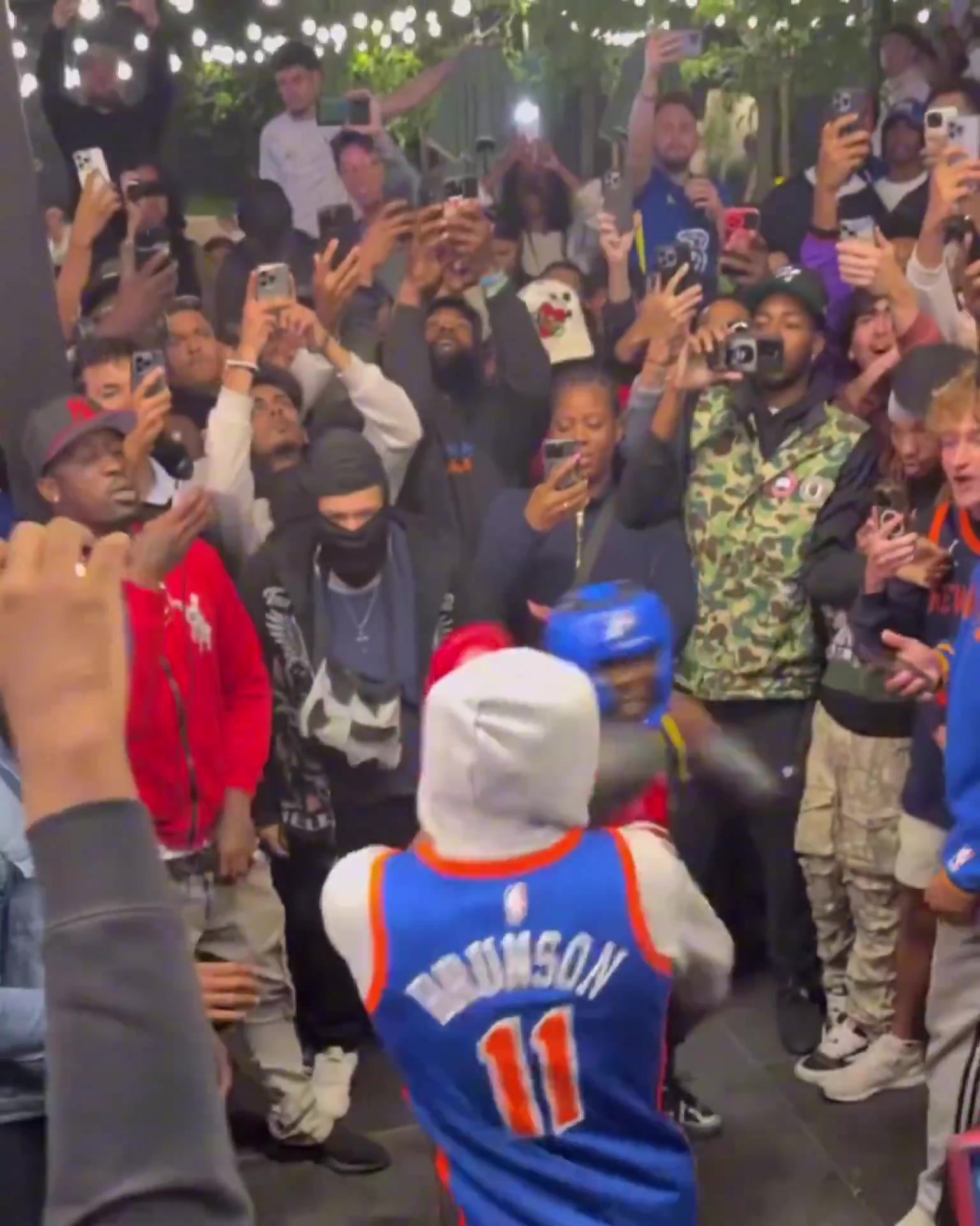 场外更精彩?！球迷拳击比赛?“马瑟林”不敌“布伦森”?